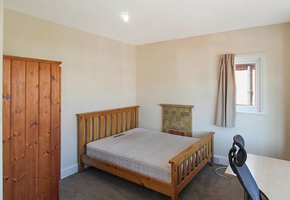 5 Bed Student Maisonette in Charminster - Photo 1