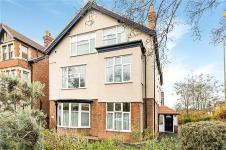 *Includes GAS & ELECTRIC* Spacious and well presented three bedroom recently refurbished top floor apartment in central Summertown and within a short walk to shops and facilities. Close to bus stop with regular bus running into the city centre. - Photo 2