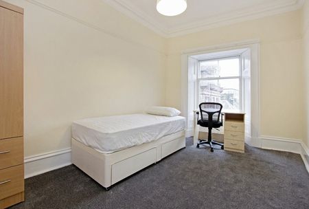 3 bedroom apartment to rent - Photo 4