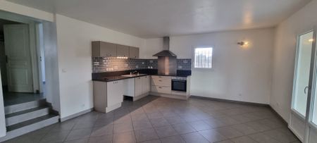 Location Maison 4 pièces 98m² LAMBESC 13410 - Photo 2