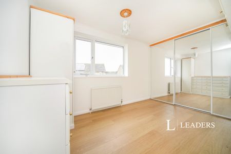 3 bedroom house to rent Sturdee Close, Thetford, IP24 - Photo 2