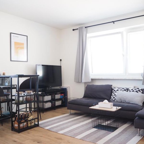 Auberg! Hübsche, generalsanierte 2-Zimmer-Wohnung im OG eines 8-Parteienhauses, Küche gegen Ablöse, inkl. Parkplatz! - Photo 1