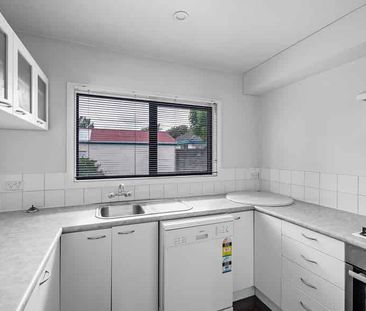 Low maintenance on the city fringe - Photo 4