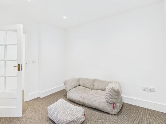 Fulmer Lane, Gerrards Cross, Buckinghamshire,SL9 - Photo 1