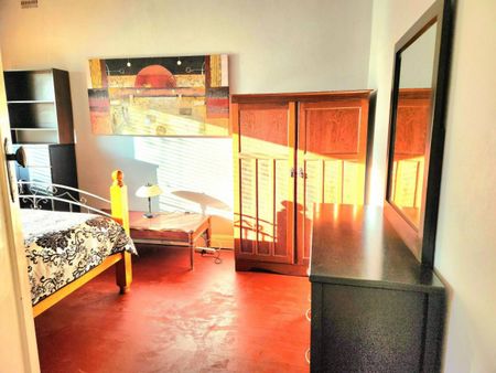 3BR Home in Caulfield South with Air-Conditioning & Private Backyard Oasis - Photo 3