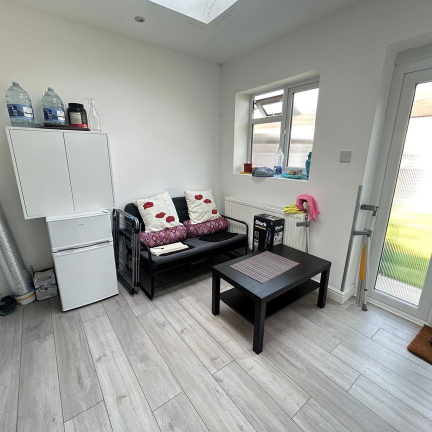 Grove Rd, Croydon, CR4 1 - Photo 1