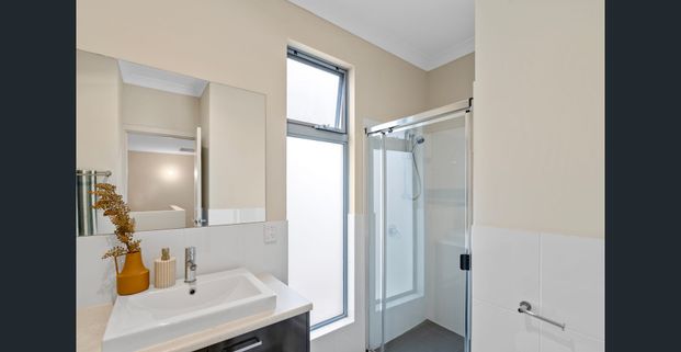 Stylish Modern Living with Space for the Whole Family - Photo 1