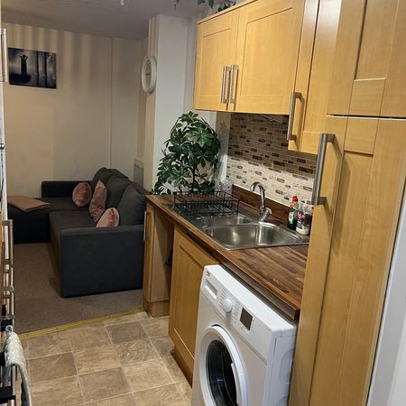 1 Bed Flat, Kimber House, SO14 - Photo 3