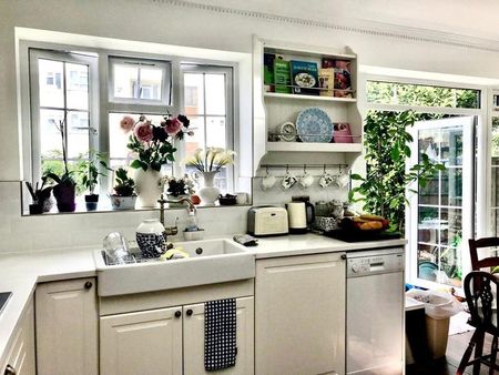 Room in a Shared House, Cavendish Gardens, IG11 - Photo 5