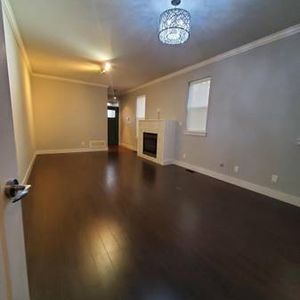 Three level half duplex available for Immediate Occupancy - Photo 2