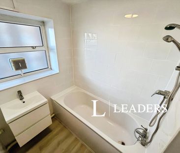 2 bedroom apartment to rent Kingsway, Hove, East Sussex, BN3 - Photo 2