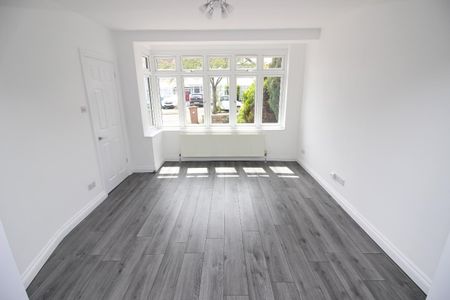 Esher Avenue, North Cheam SM3 - Photo 2