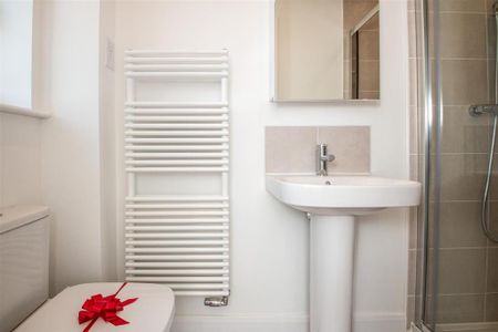 3 bedroom terraced house to rent - Photo 2