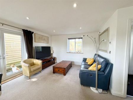 3 bedroom detached house to rent - Photo 2