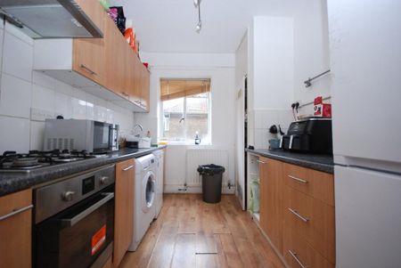 3 bedroom apartment to rent - Photo 5