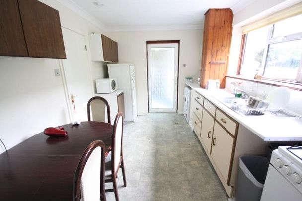 Hunts Close, Guildford, GU2 8LS - Photo 1