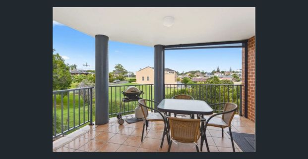 Modern 2-Bedroom Apartment – Minutes to Port CBD & Beaches - Photo 1