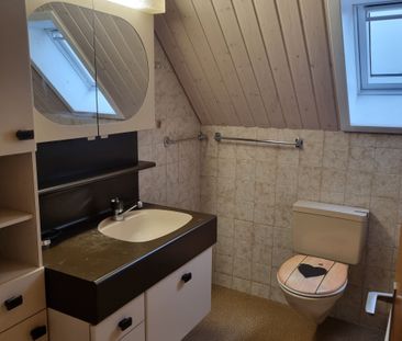 Charmante 2.5-Zimmer-Dachwohnung mit viel Licht und Aussicht - Foto 5