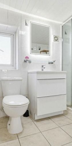 Room in a Shared House, Lamport Close, SE18 - Photo 1
