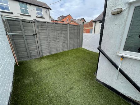 2 bedroom terraced house to rent - Photo 2