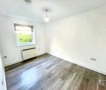4 bedroom flat to rent - Photo 4