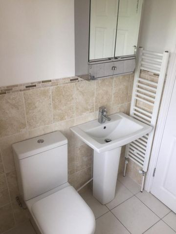 3 bedroom end of terrace house to rent - Photo 3