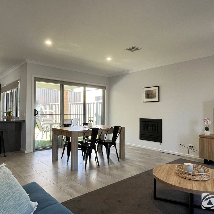 2/60a Honeysuckle St, Bendigo - Photo 1