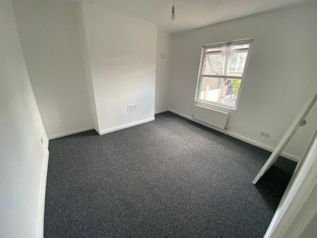 Uxbridge Road, London - Photo 4