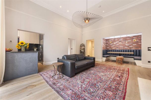 4 bedroom flat to rent - Photo 1