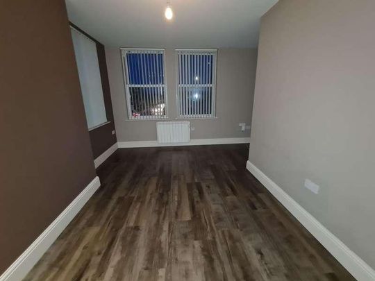 Warwick House, Avenue Road, DN2 - Photo 1