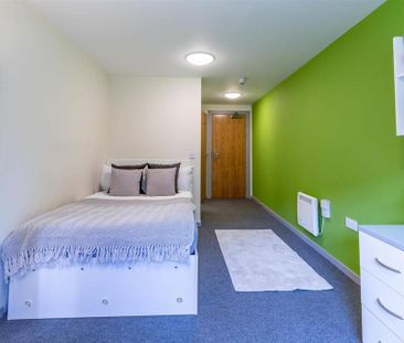 1 bedroom in a flat share to rent - Photo 3