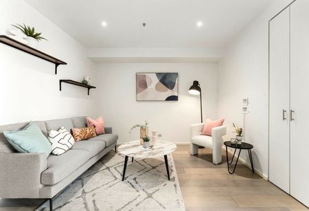 Spacious Bayshore Apartment in the Heart of Port Melbourne - Photo 5
