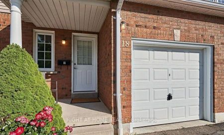 Condo Townhouse For Lease | E9243998 - Photo 4