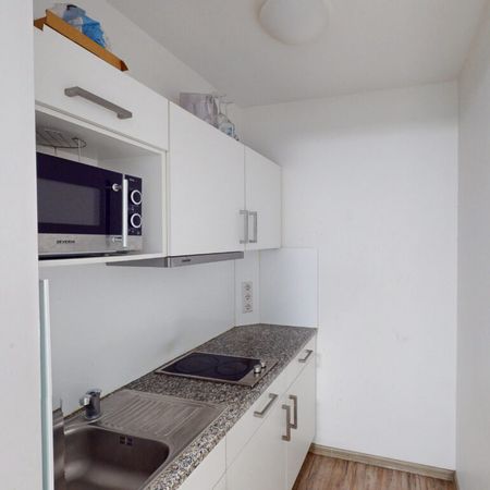 Möbliertes Zimmer in Frauen-WG in zentraler Lage für Studenten und Azubis - Photo 3
