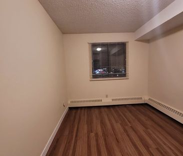 4637 Macleod Trail Southwest, Calgary - Photo 2