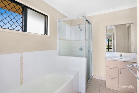 37 Limerick Way, Mount Low QLD 4818 - House For Rent | Domain - Photo 3