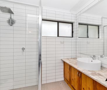 7 Roberston Street, Epsom VIC 3551 - House For Rent | Domain - Photo 1