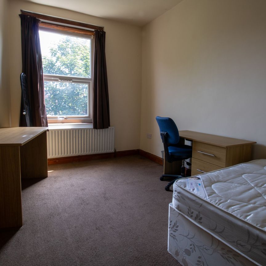 Chestnut Avenue, Hyde Park, Leeds, LS6 1AZ - Photo 1