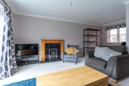 4 bedroom detached house to rent - Photo 2