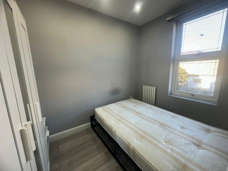 4 bedroom flat to rent - Photo 3