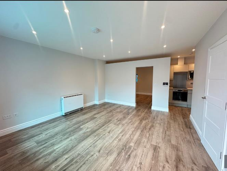 Flat to rent - Photo 2