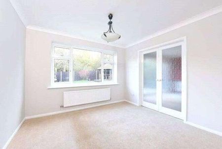 Grosvenor Court, Hawley, Camberley, Surrey, GU17 - Photo 5