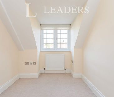 2 bedroom apartment to rent High Street, Redhill, RH1 - Photo 1