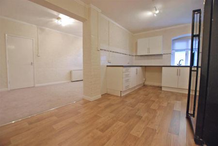 3 bedroom apartment to rent - Photo 5