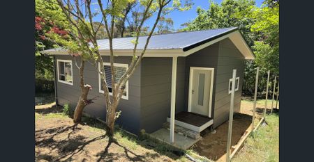 Sunny Contemporary Cottage with North Facing Living. - Photo 5