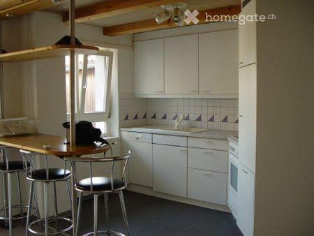 Schöne 2,5 Zimmer Wohnung mit Autoabstellplatz + Kellerraum - Photo 2