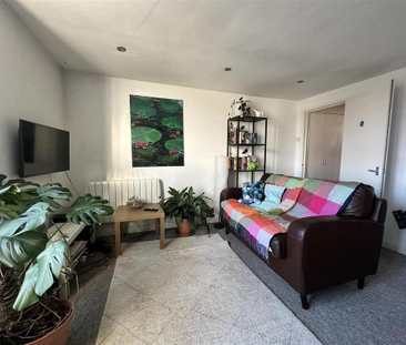 House to rent - Photo 1