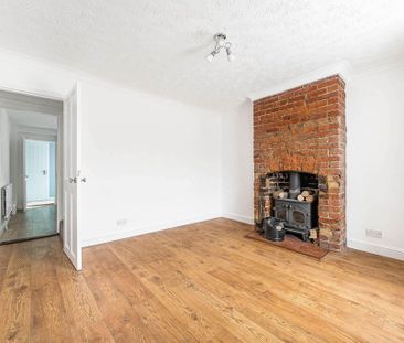 2 bedroom end of terrace house to rent - Photo 3