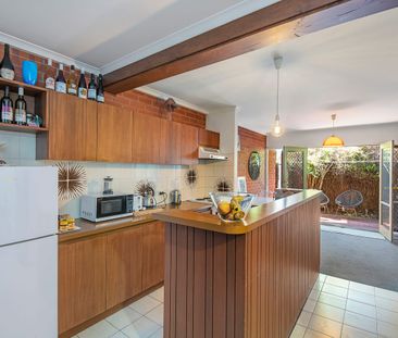 Charming Fully Furnished Townhouse in heart of CBD! - Photo 5