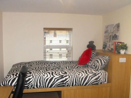 4 bedroom flat to rent - Photo 4